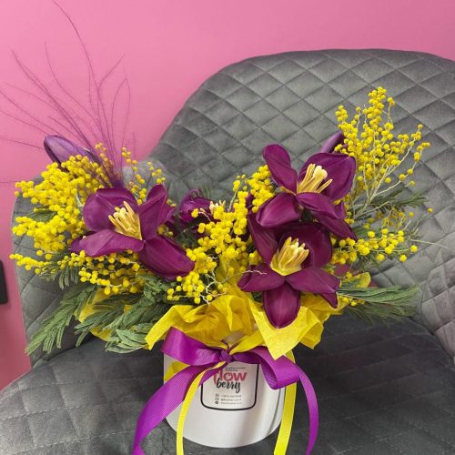 Цветы в шляпной коробке "Яркость чувств"